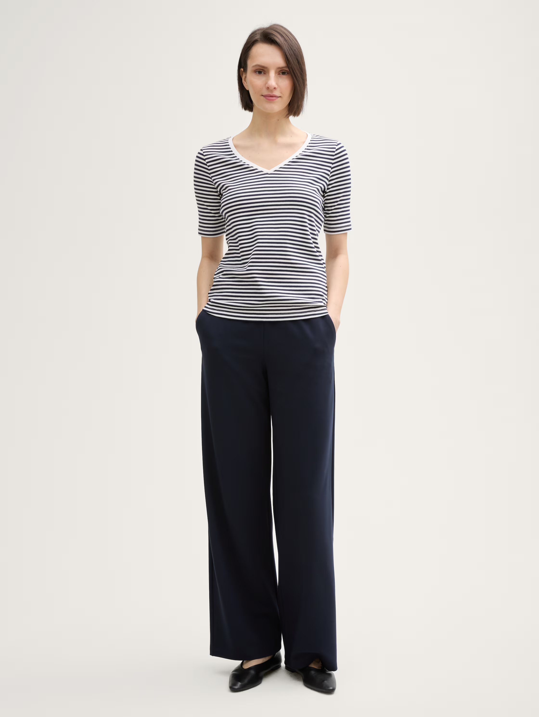T-shirt com decote em V - TOM TAILOR