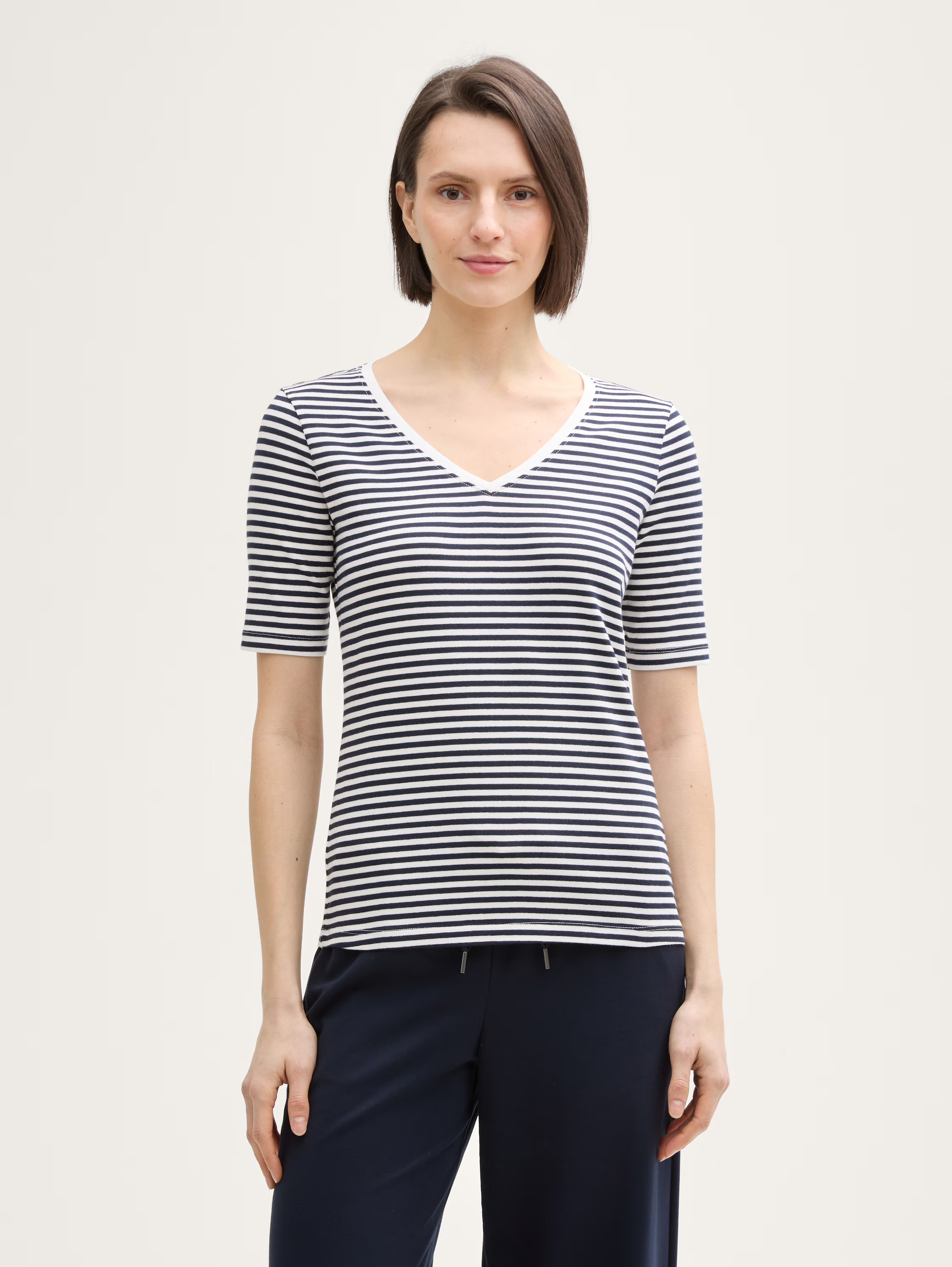 T-shirt com decote em V - TOM TAILOR