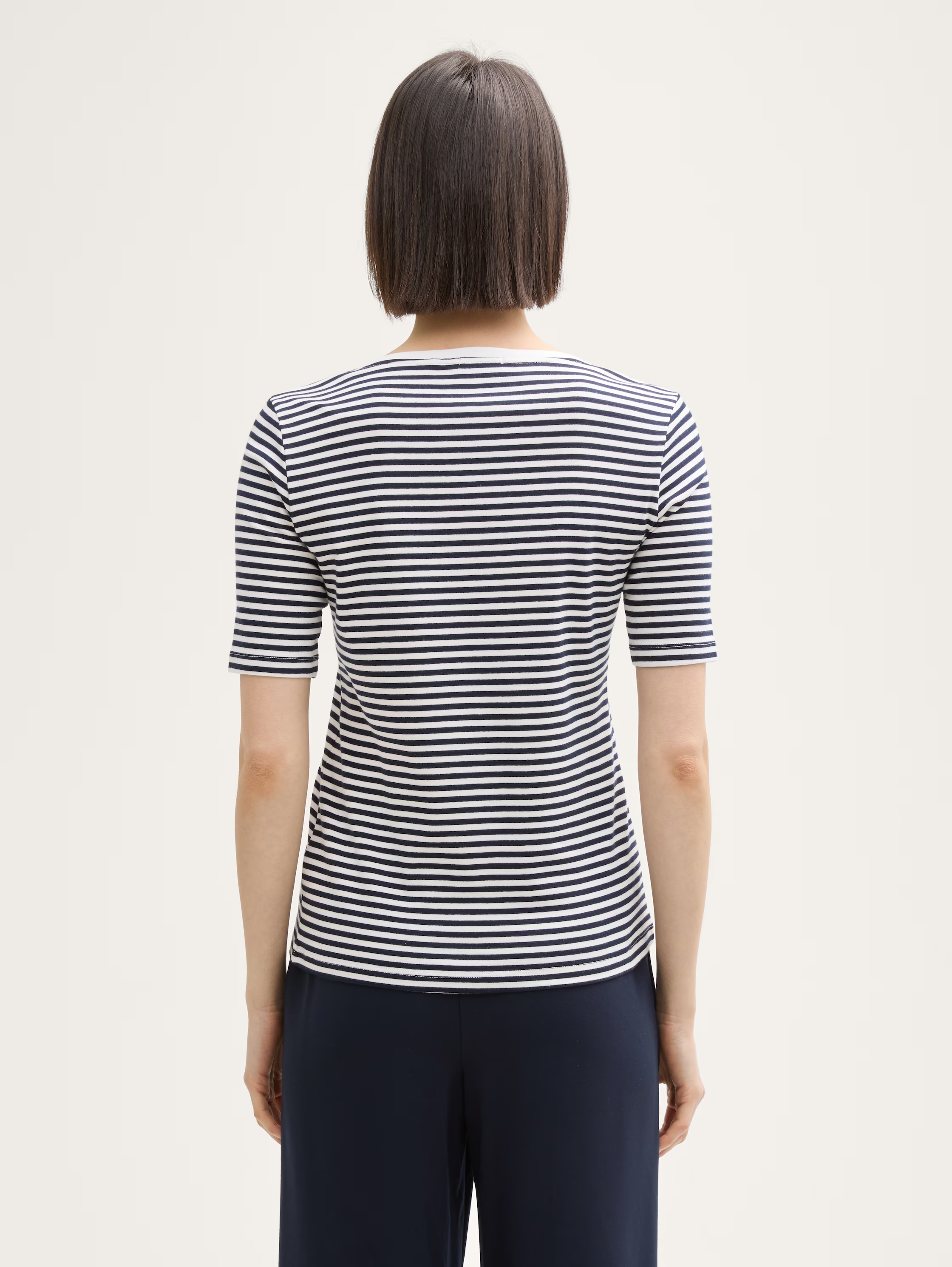 T-shirt com decote em V - TOM TAILOR