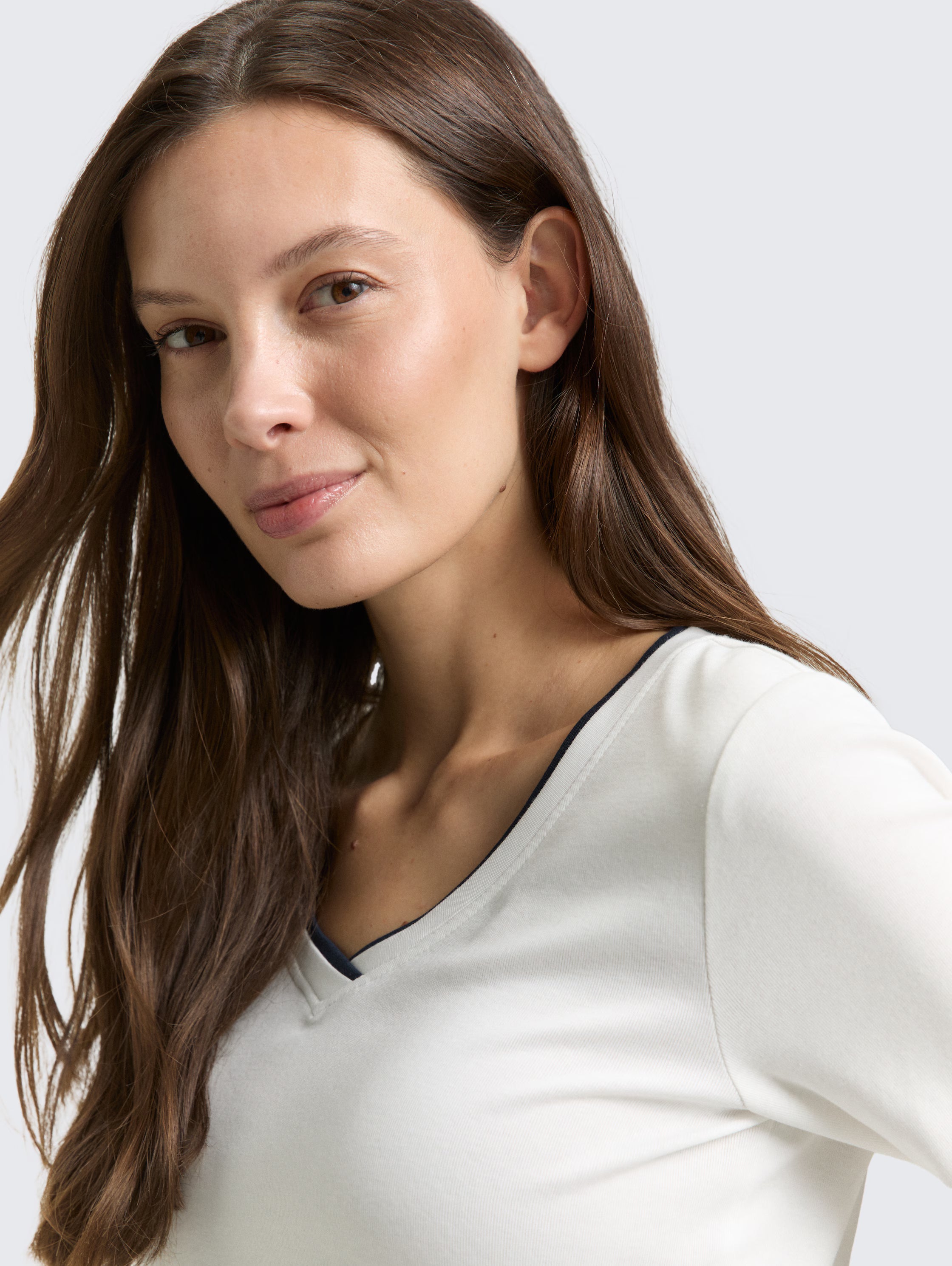 T-shirt c/ Gola em V - TOM TAILOR (+cores)