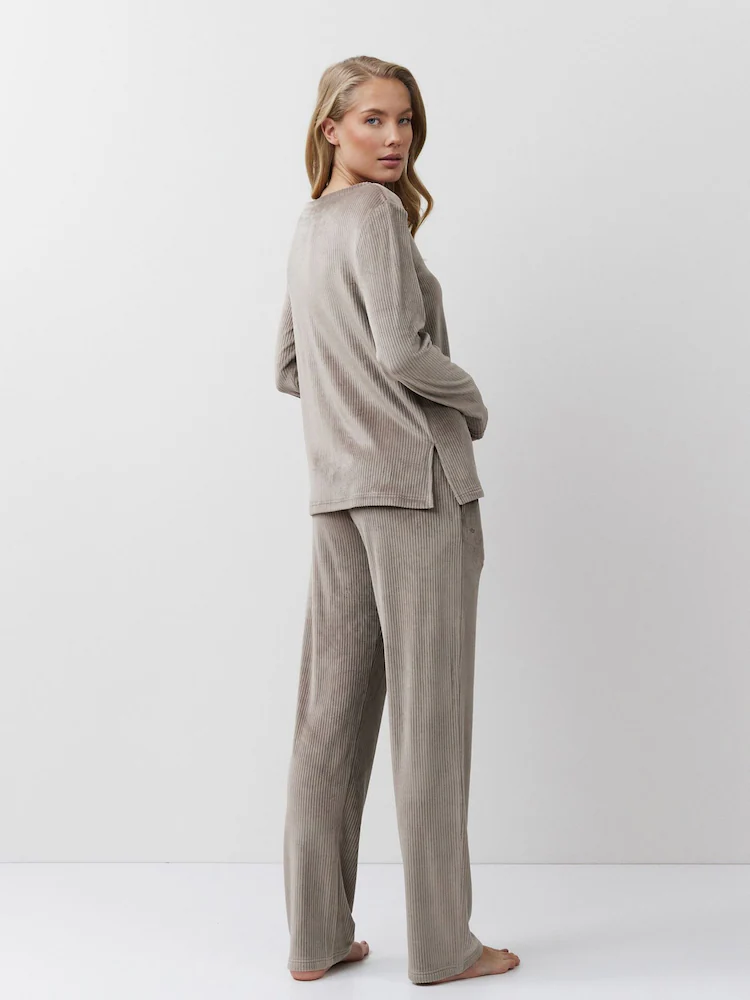 Conjunto Capucine de Veludo - ARUELLE (loungewear)